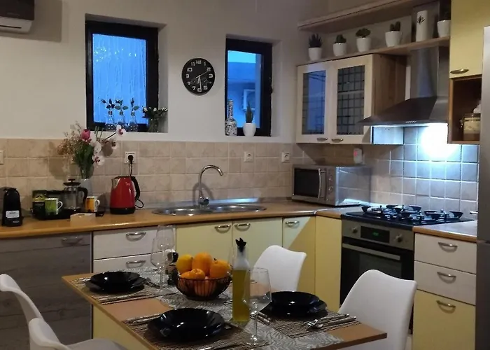 Piazza Masari Nyaraló